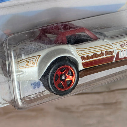 Hot Wheels 69 Corvette Racer White W/Red & Gold Details 1:64 Scale Diecast Car In Sealed Packaging