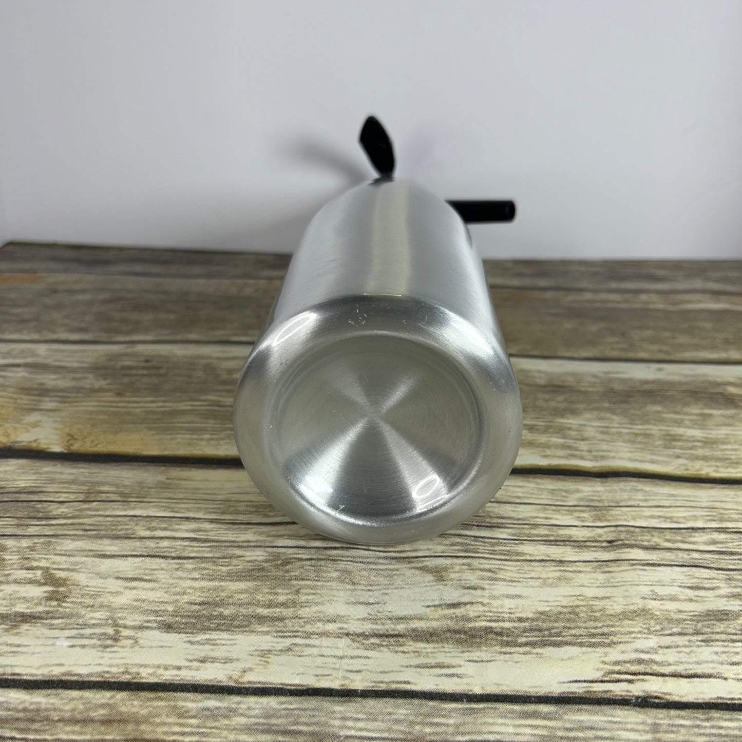 Vintage Aluminum Soda Siphon Bottle 1L Capacity Sleek Retro Design Black Plastic Head