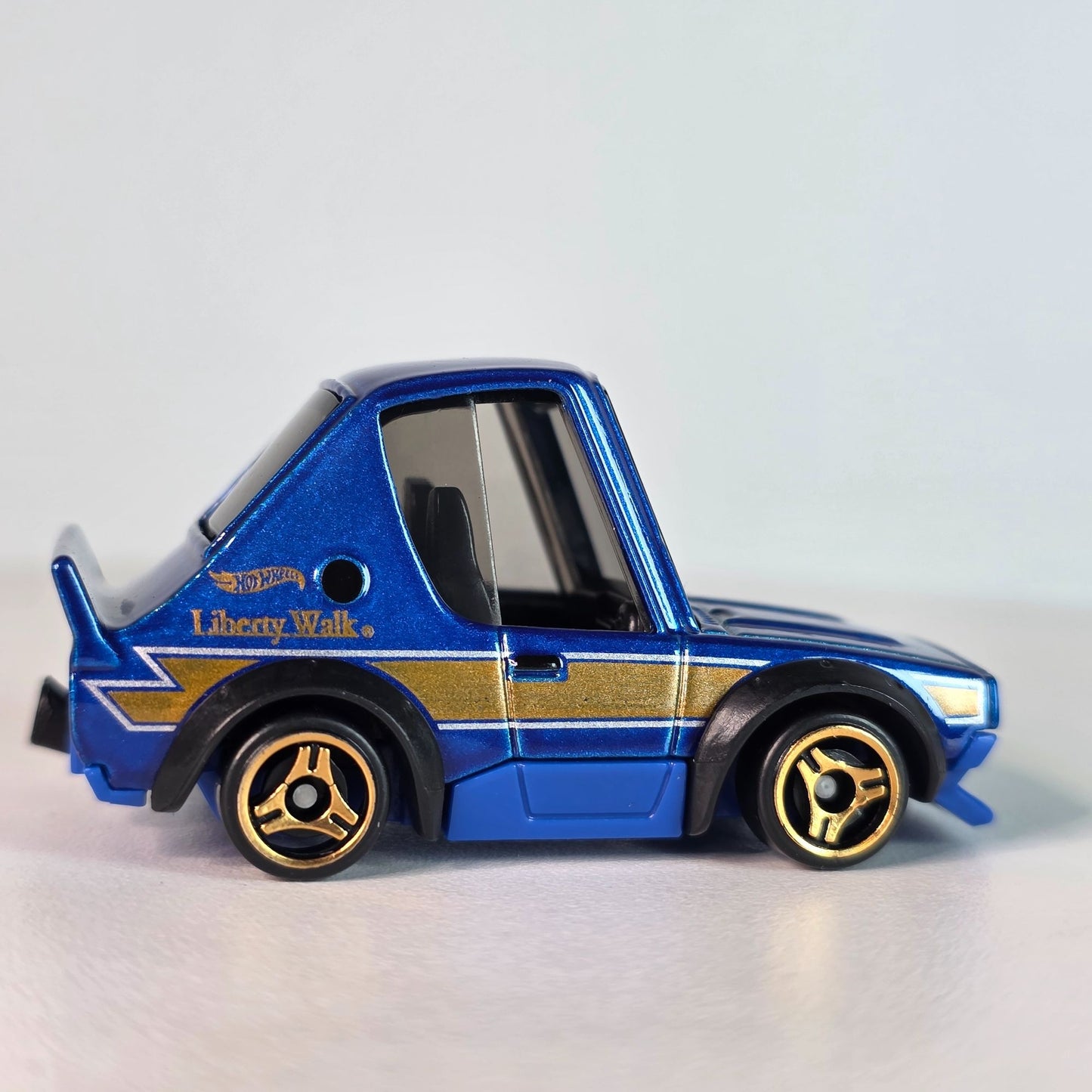 Hot Wheels Liberty Walk Nissan Skyline 2000GT-R LBWK Die-Cast Car