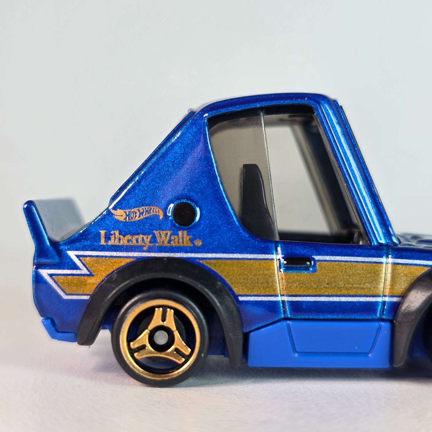 Hot Wheels Liberty Walk Nissan Skyline 2000GT-R LBWK Die-Cast Car