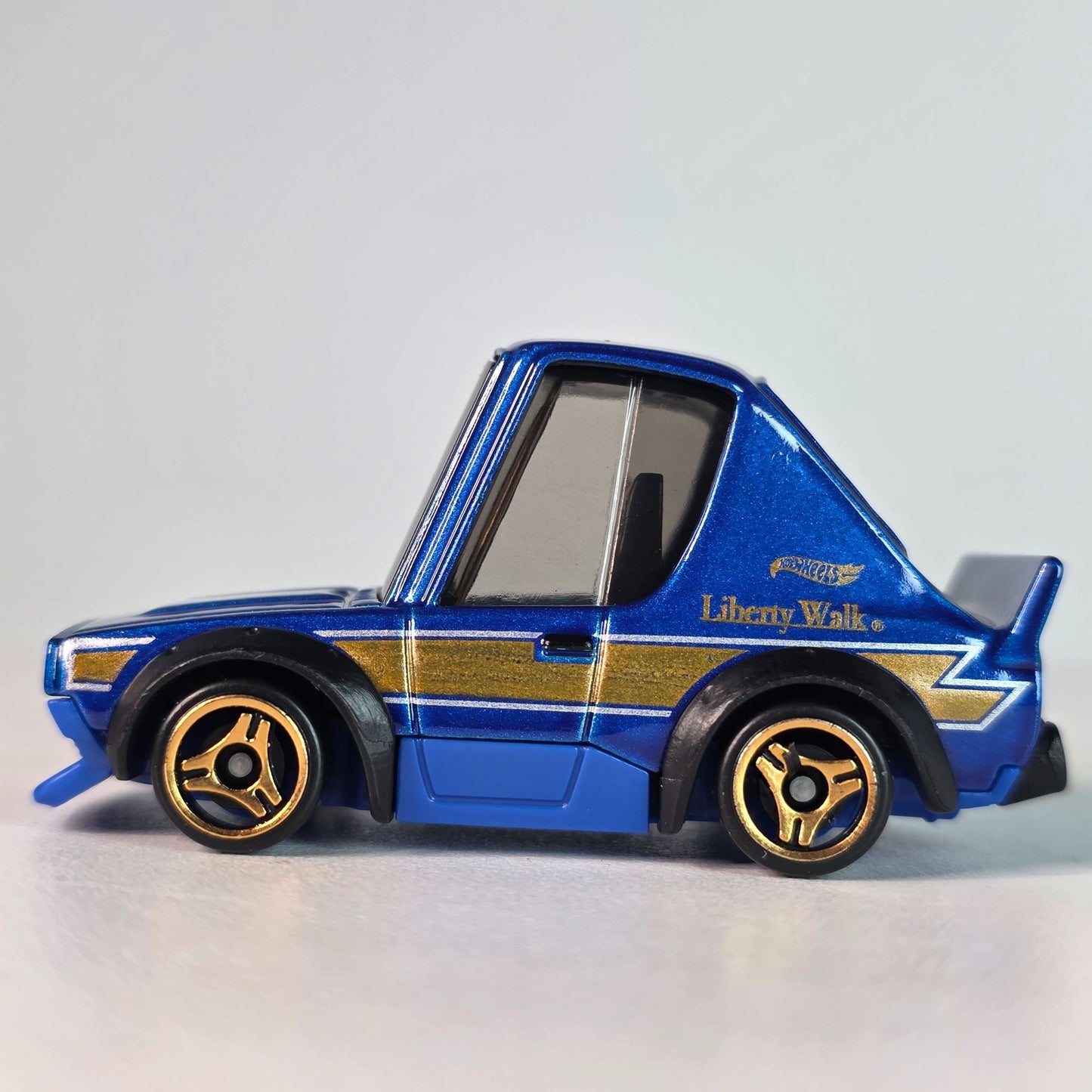 Hot Wheels Liberty Walk Nissan Skyline 2000GT-R LBWK Die-Cast Car