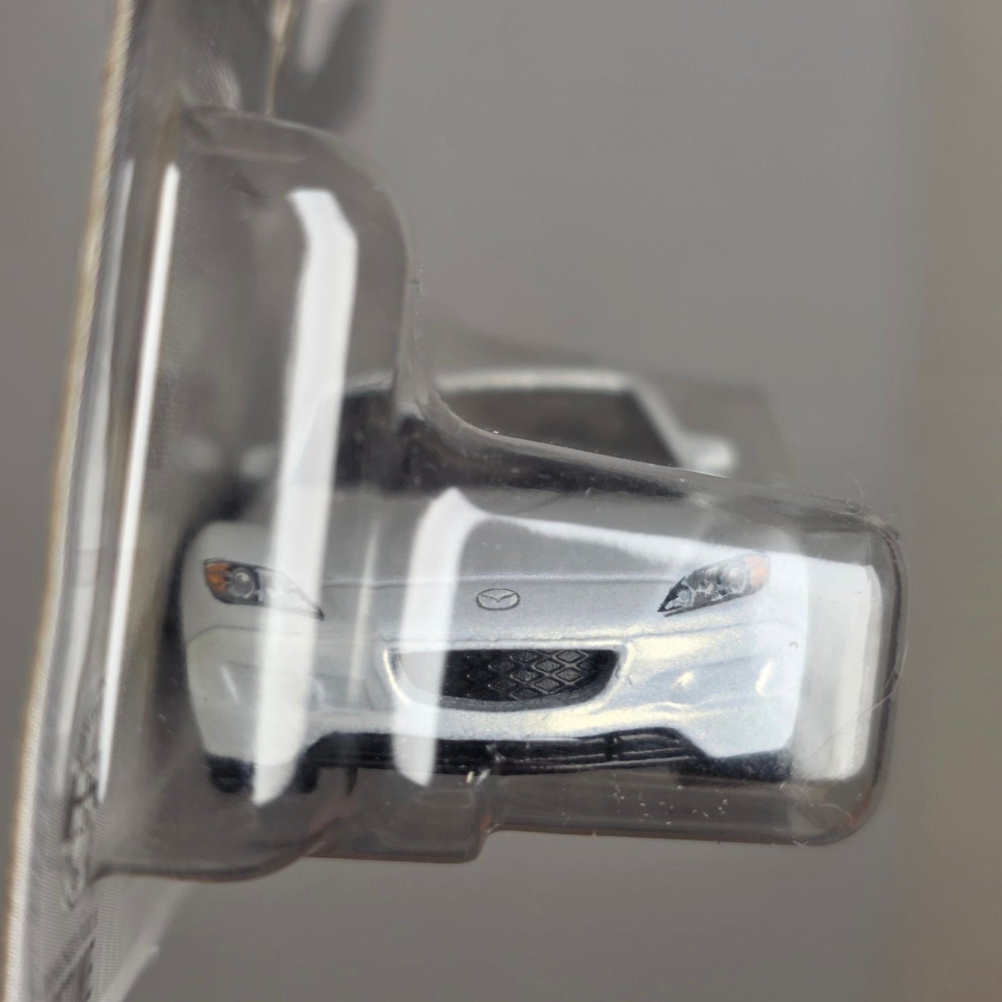 Matchbox 2004 Mazda RX-8 Die-Cast Car 19/125 White With Gold Wheels 30782 Limited Edition For Collectors Ages 3+