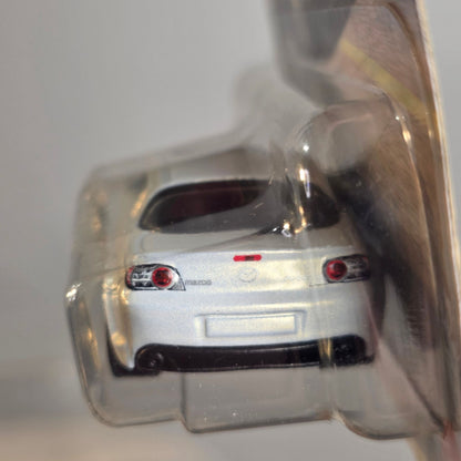 Matchbox 2004 Mazda RX-8 Die-Cast Car 19/125 White With Gold Wheels 30782 Limited Edition For Collectors Ages 3+
