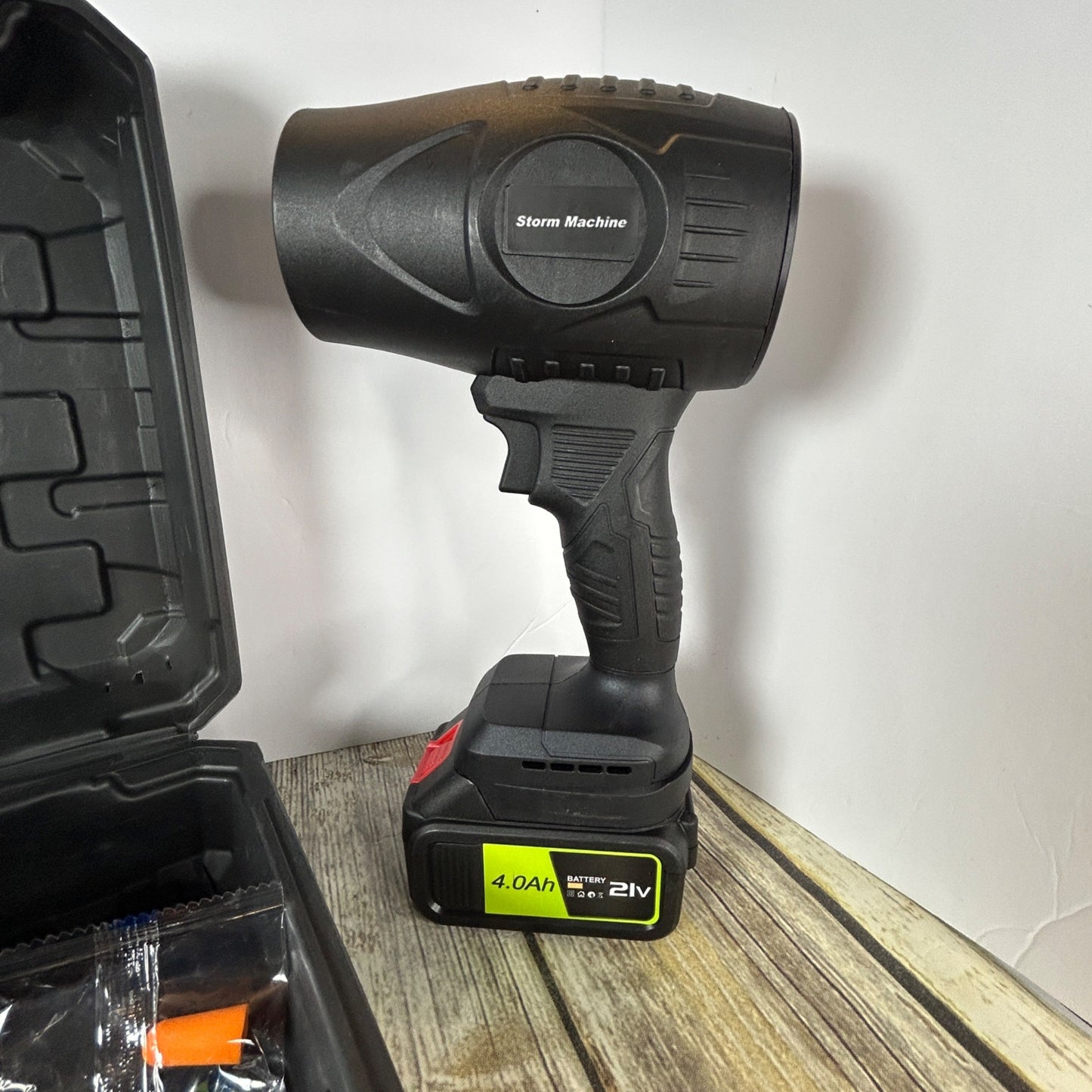 600000RPM Handheld Leaf Blower By YUQUESEN With 2 X 4.0Ah Batteries Charger & Lightweight Cordless Design L