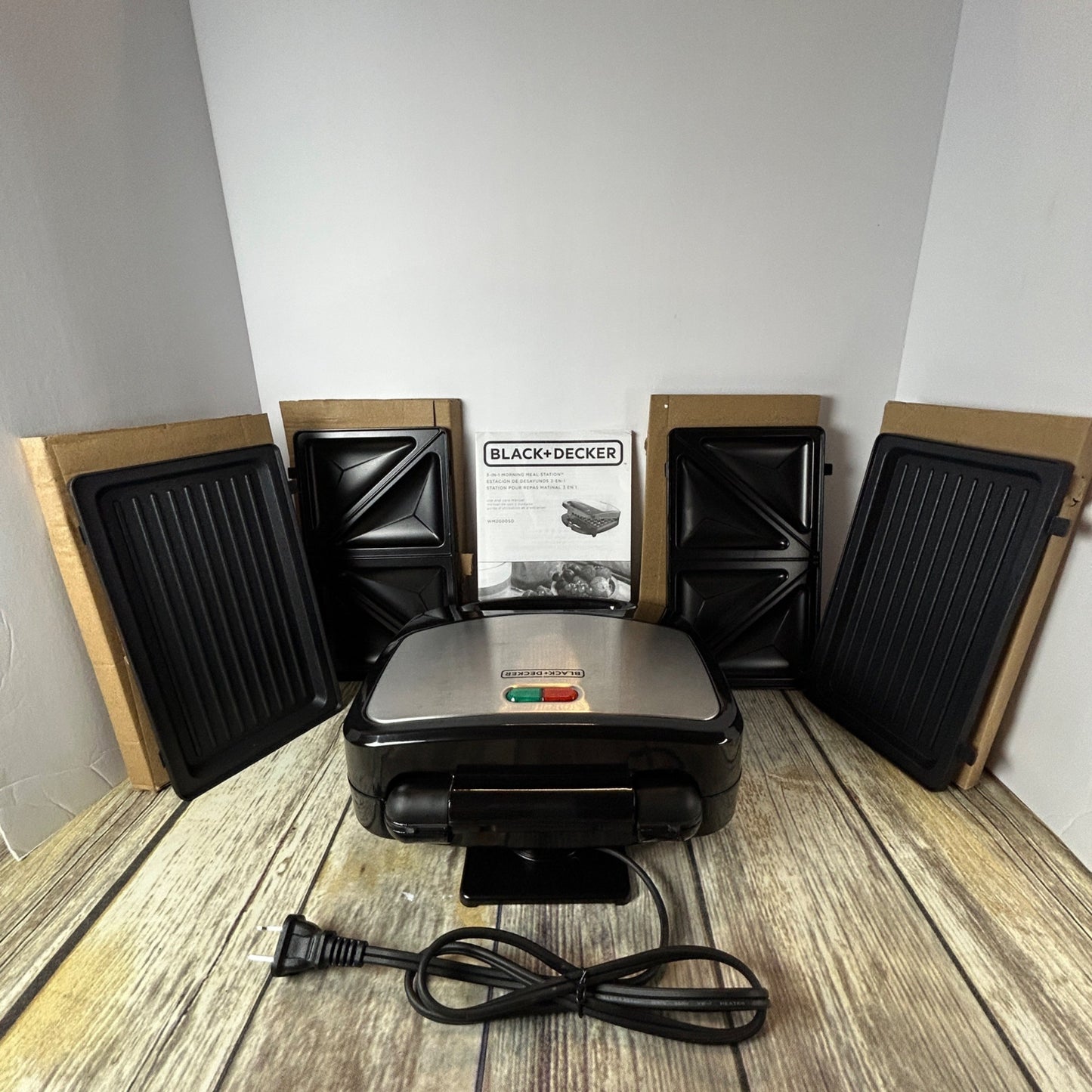 Black+Decker 3-In-1 Compact Waffle Iron Grill & Sandwich Maker With Non-Stick Removable Plates Space Saving Design