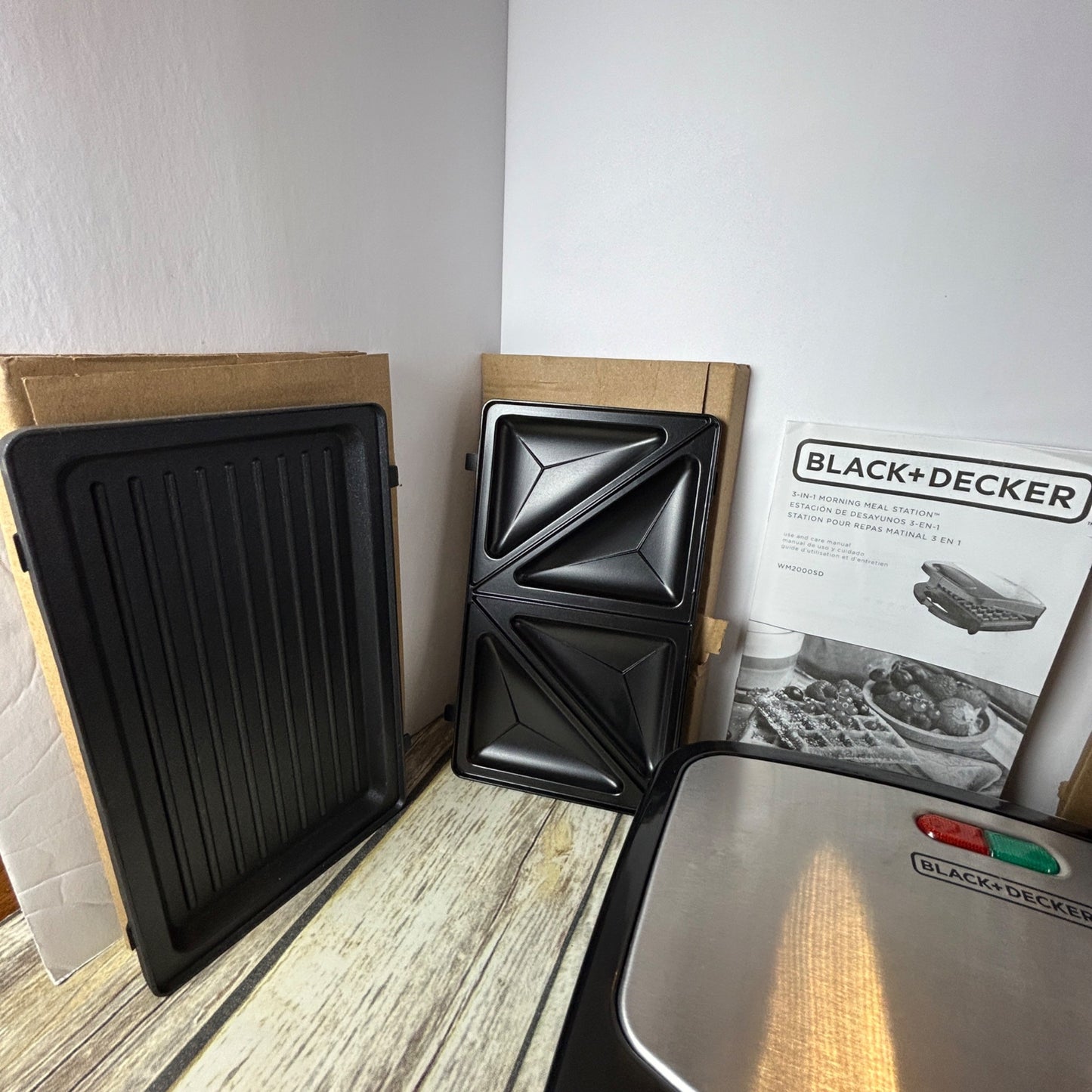 Black+Decker 3-In-1 Compact Waffle Iron Grill & Sandwich Maker With Non-Stick Removable Plates Space Saving Design