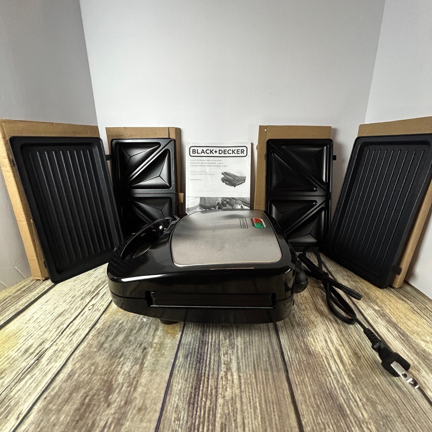 Black+Decker 3-In-1 Compact Waffle Iron Grill & Sandwich Maker With Non-Stick Removable Plates Space Saving Design