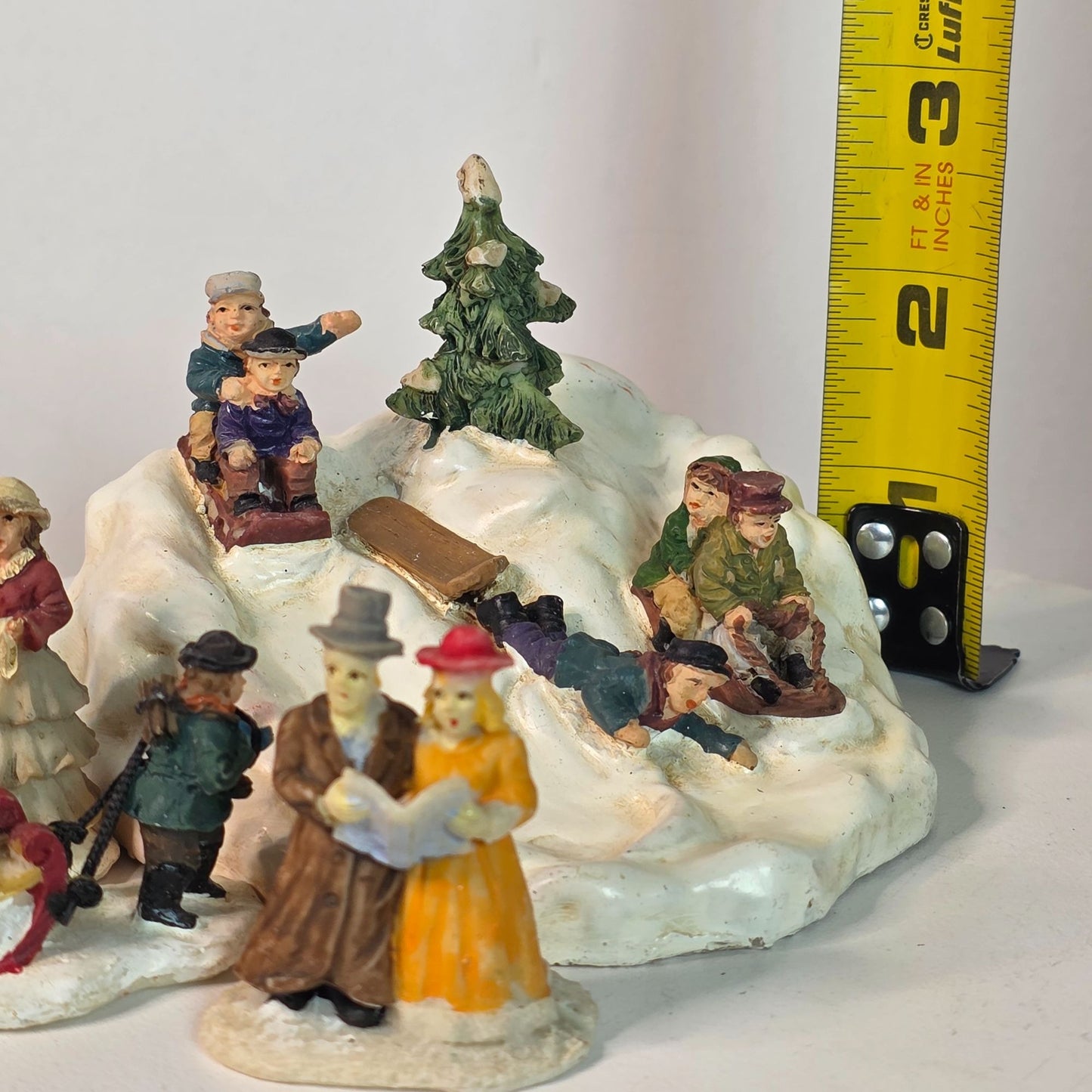 Currier & Ives Collection Winter Village Figurines Set
