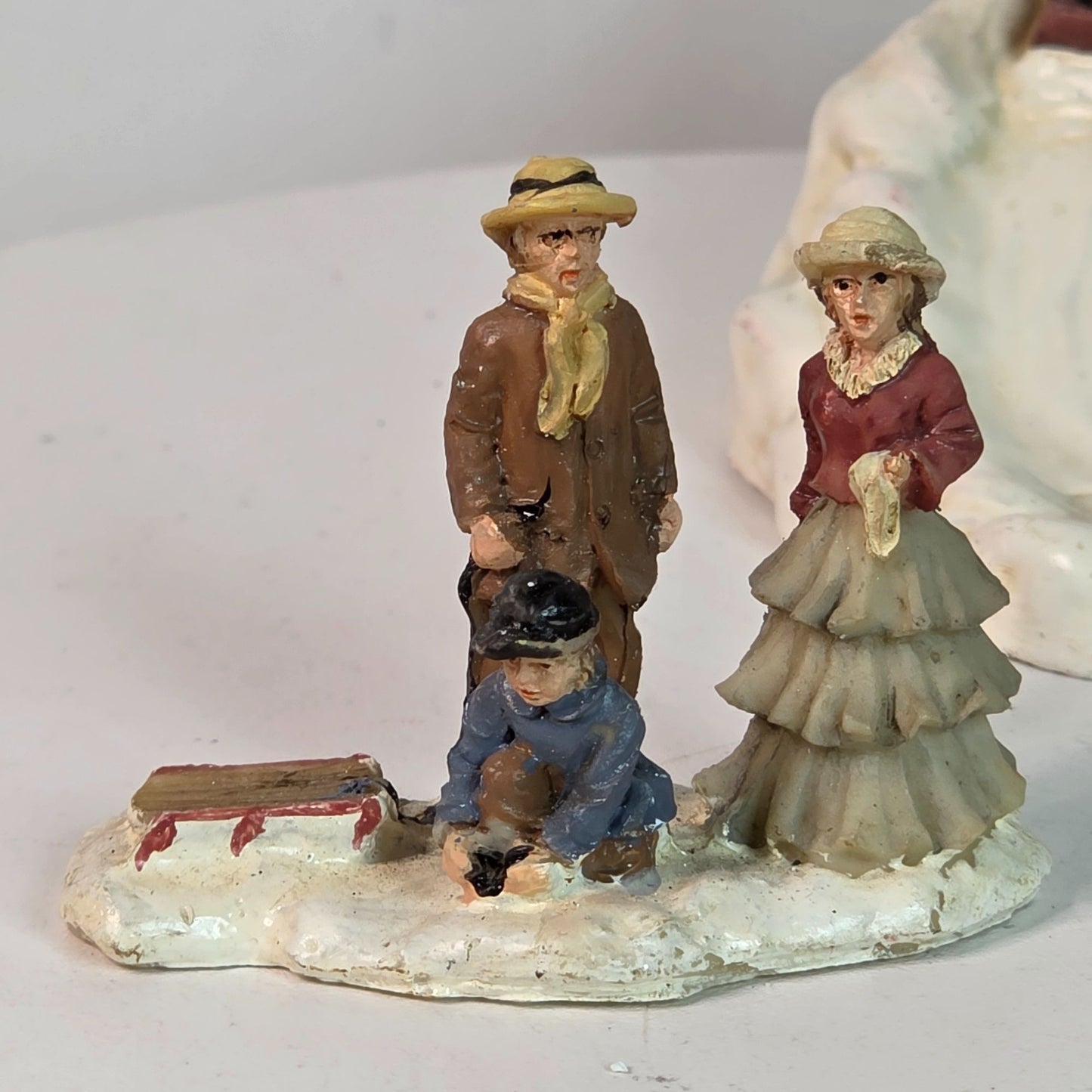 Currier & Ives Collection Winter Village Figurines Set
