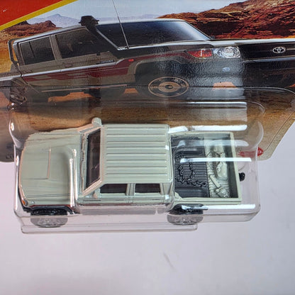 Matchbox 17 Toyota LandCruiser 78 White