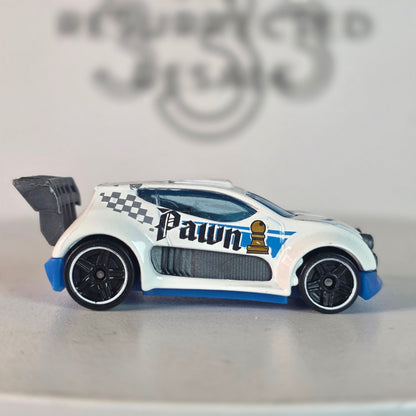 RARE HTF HOT WHEELS 2018 CHECKMATE "PAWN" FAST 4WD WHITE MOC #290