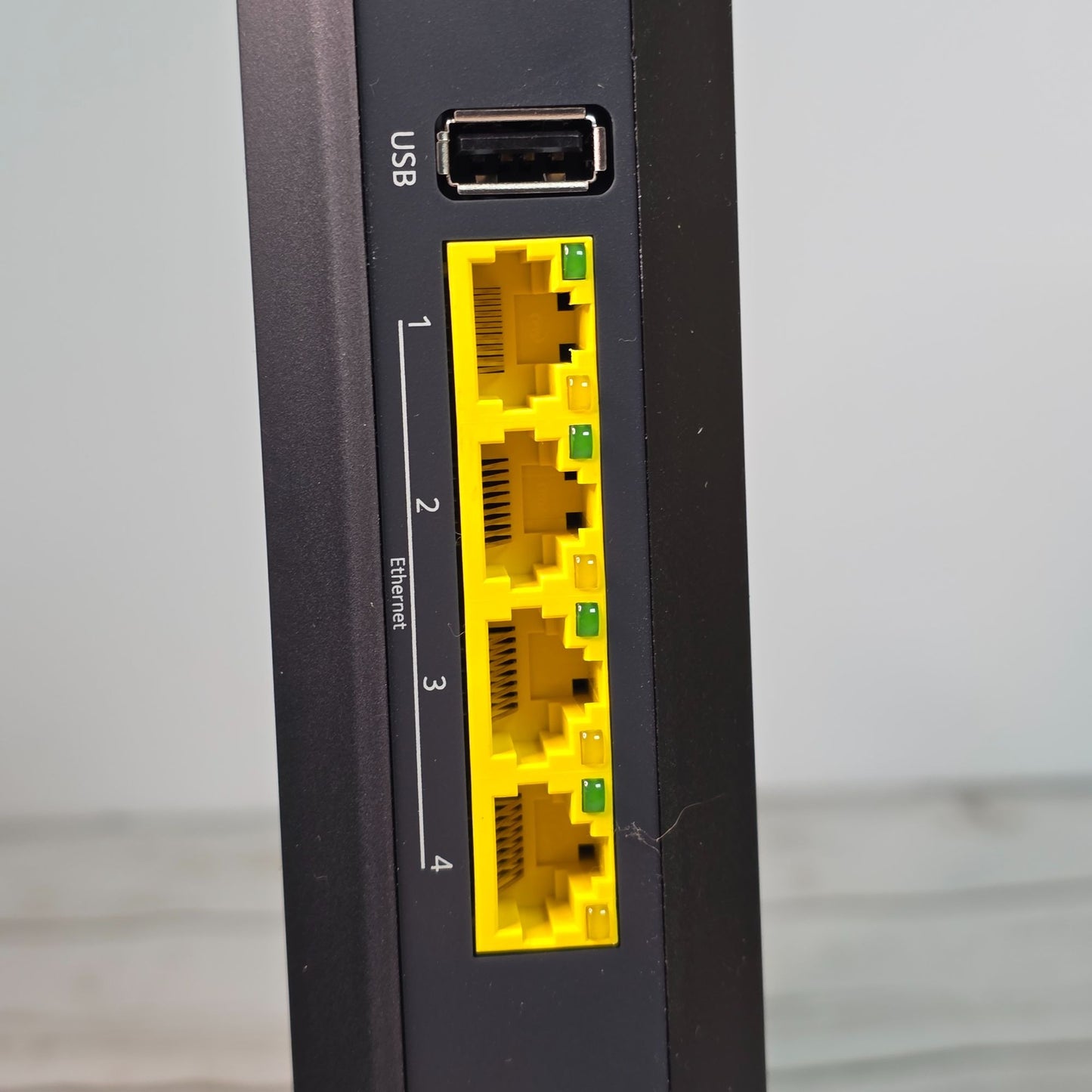 Netgear Nighthawk AC1900 WiFi Cable Modem Router C7000 960 Mbps 24x8 Channel Bonding