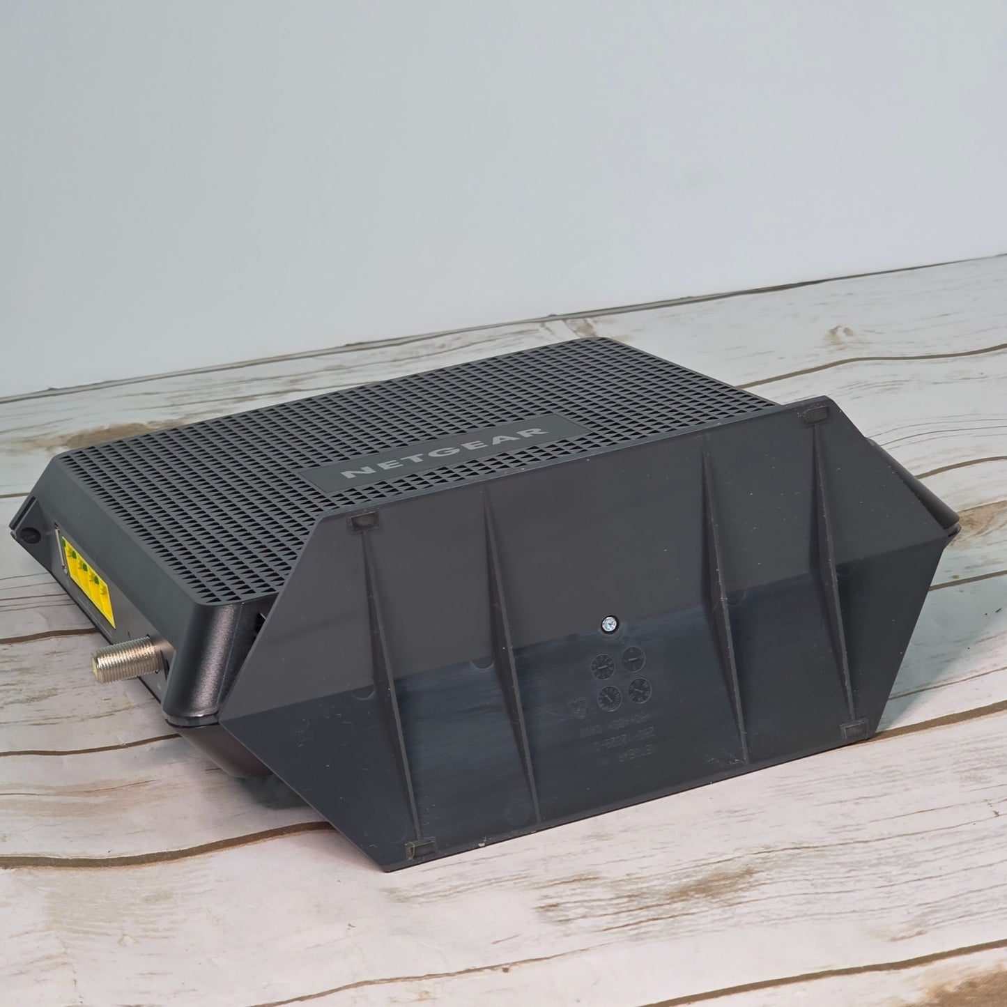 Netgear Nighthawk AC1900 WiFi Cable Modem Router C7000 960 Mbps 24x8 Channel Bonding