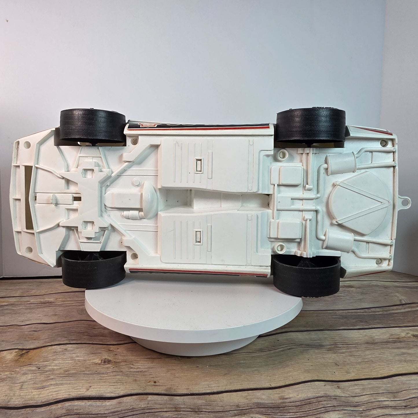 1:10 Scale Vintage Processed Plastic Co. SU 2000 Toy Car White Shell Racing Collectible Model