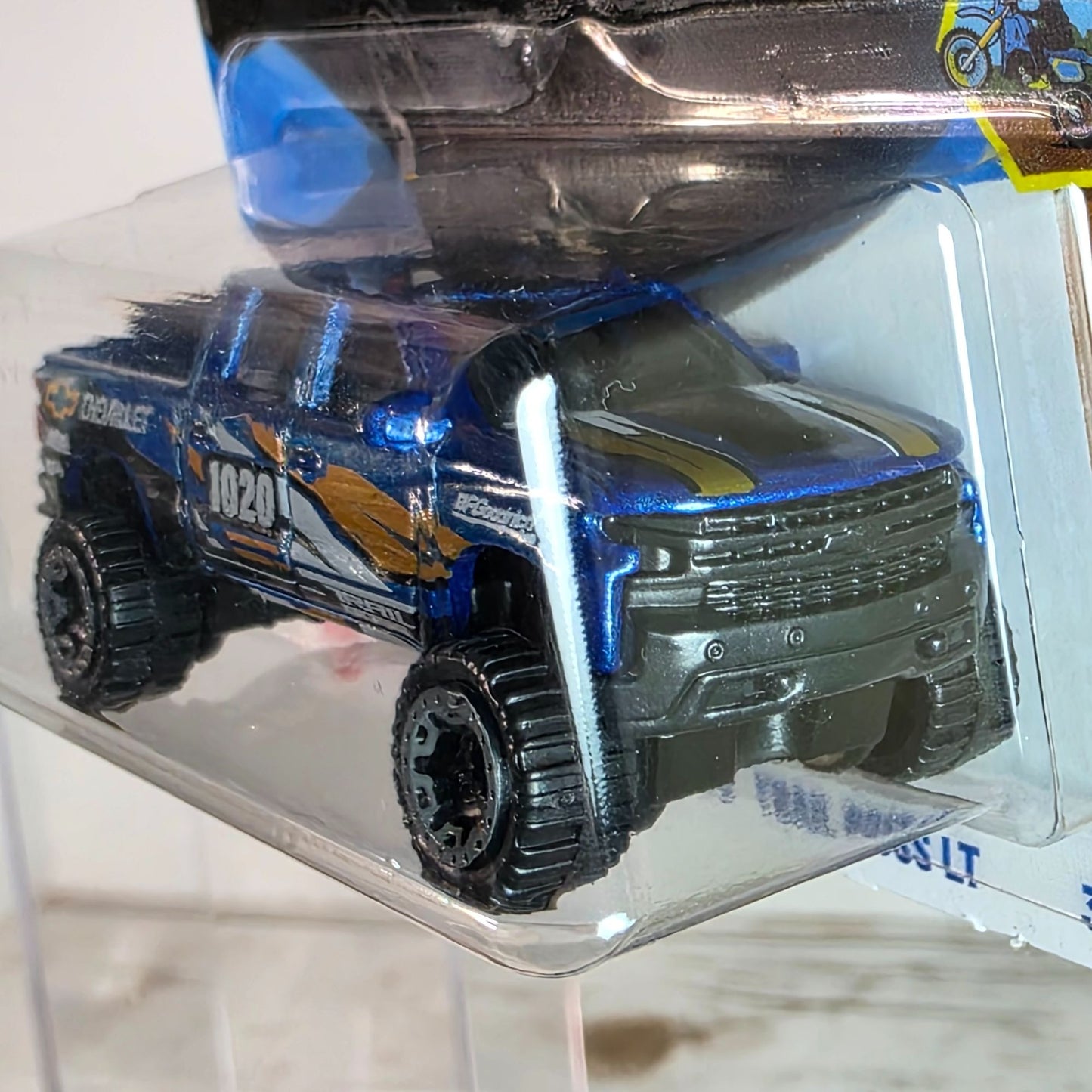 Hot Wheels 2019 Chevy Silverado Trail Boss LT Die-Cast Model Blue
