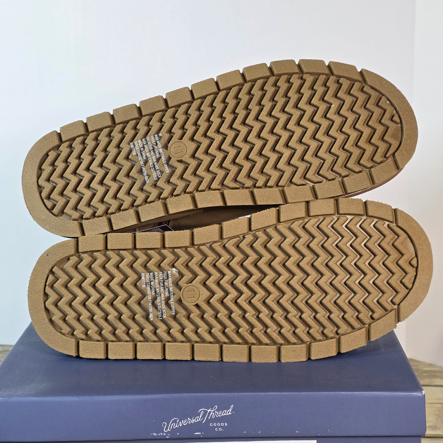 NIB New Womens May Boots Tan Ankle 11M Winter Universal Threads