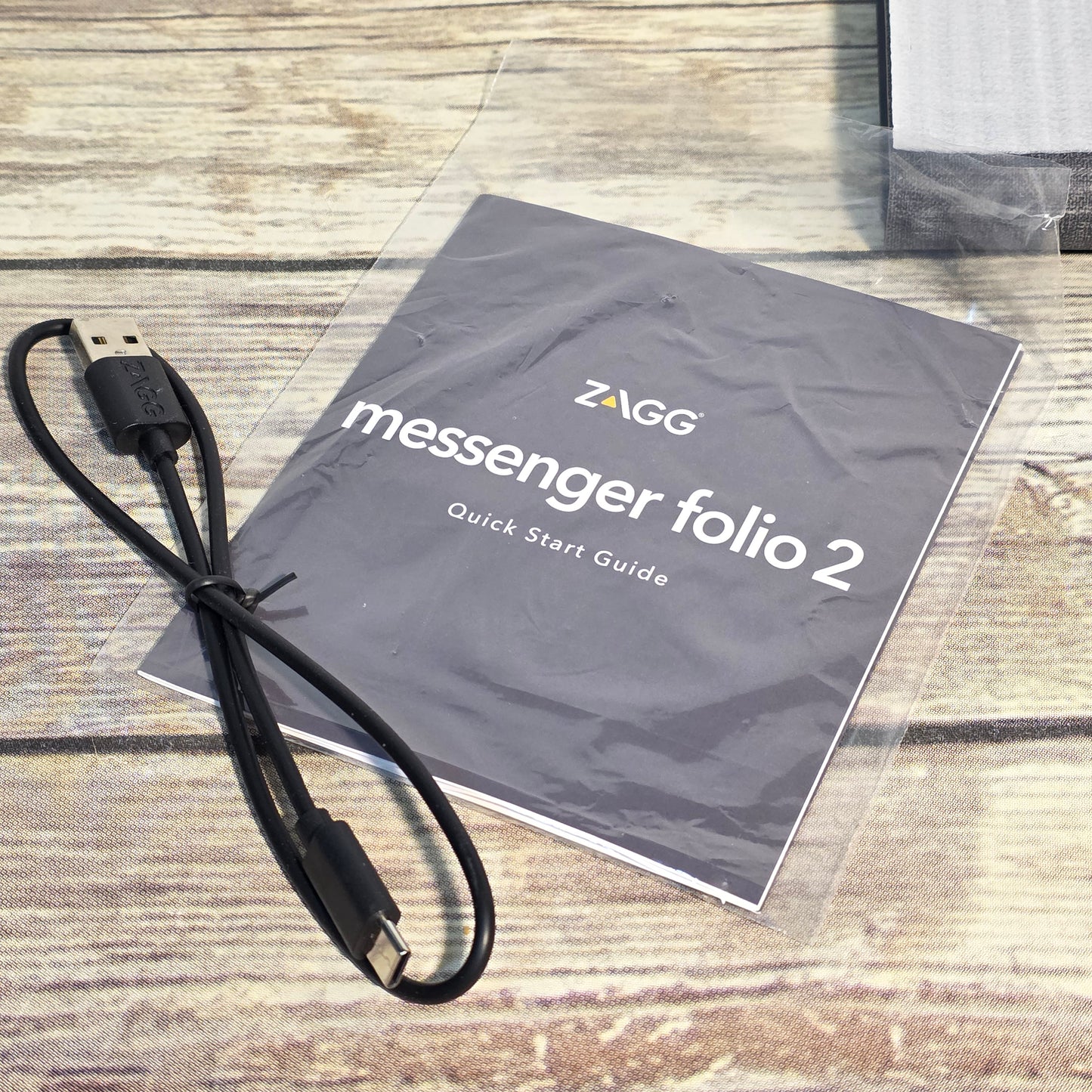 NIOB New ZAGG Messeger Folio 2 for iPad and iPad Air with Keyboard and Bluetooth