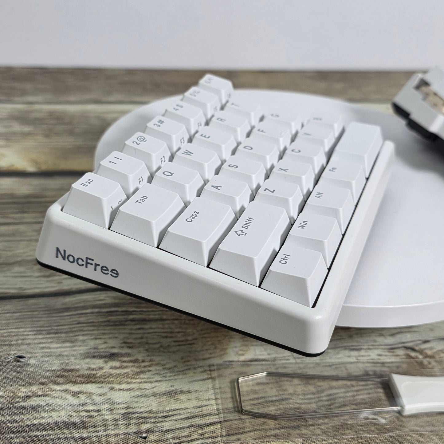 NIB New NocFree Lite Split Wireless Mechanical Bluetooth Keyboard White ASNI