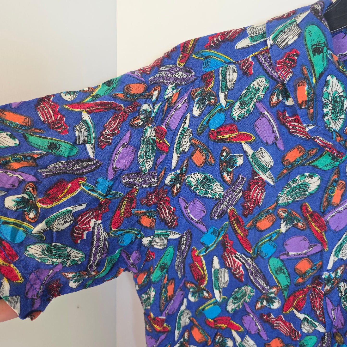 Vintage Bugle Boy ClassicsCrazy Hat Lady Button Up Short Sleeve Collared Shirt Small