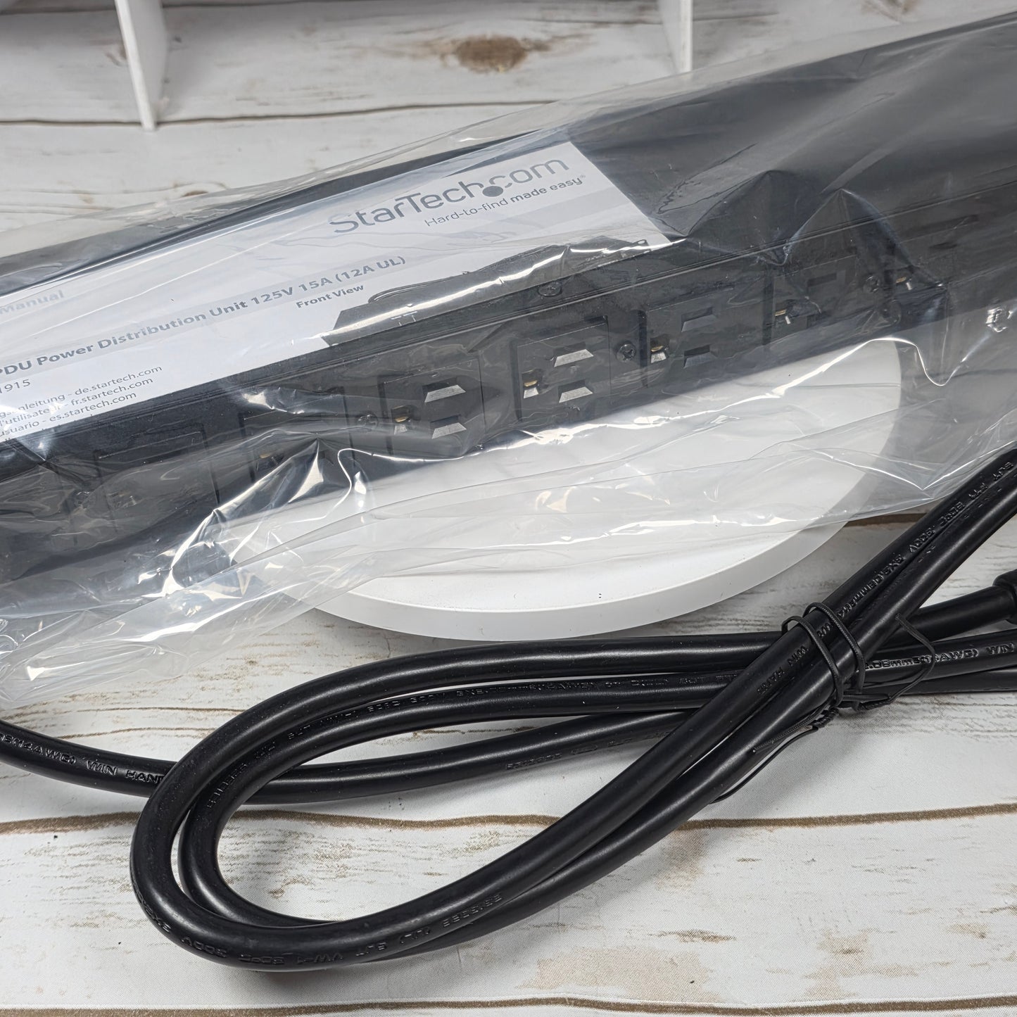 NIB New StarTech 8-Outlet PDU Power Distribution Unit 125V Part #RKPW081915