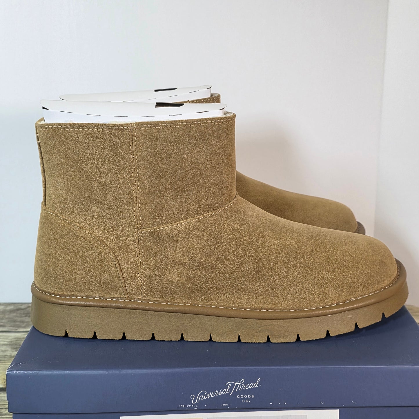 NIB New Womens May Boots Tan Ankle 11M Winter Universal Threads