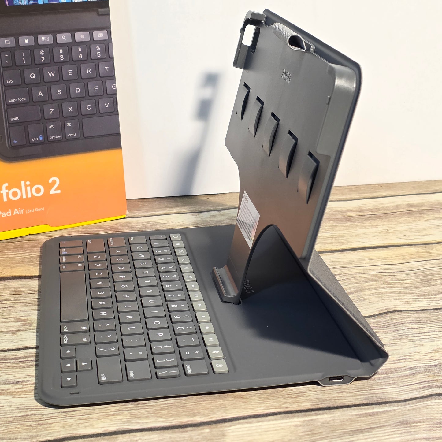 NIOB New ZAGG Messeger Folio 2 for iPad and iPad Air with Keyboard and Bluetooth