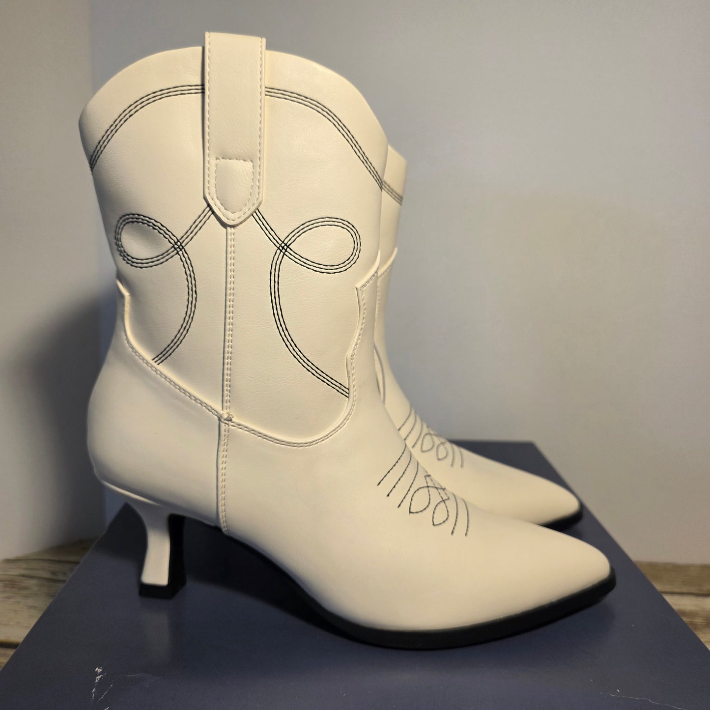 NIB New Women's Jenson Western Cowboy Boots 7.5 Memory Foam Universal Thread™