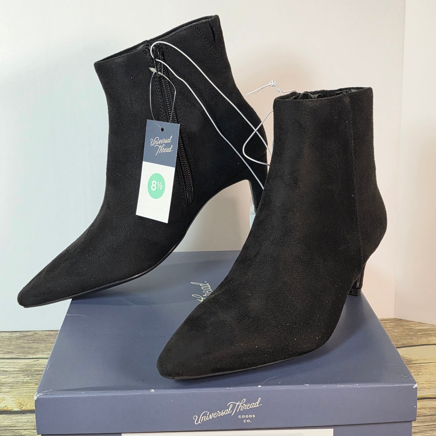 NIB New Universal Threads AE951 Taylor Boots Black Heels Women's 8.5