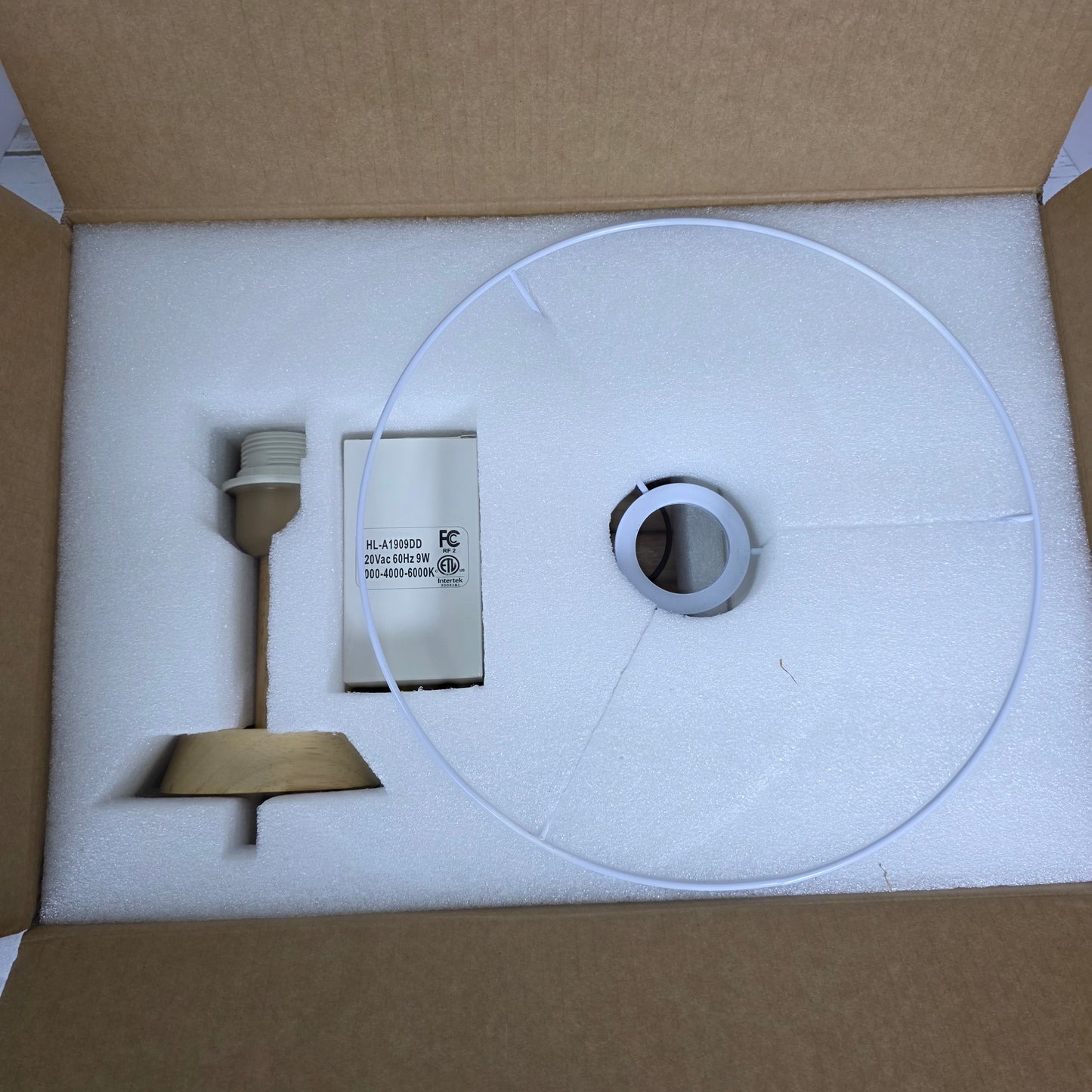 NIOB New Wooden Tripod Floor Lamp