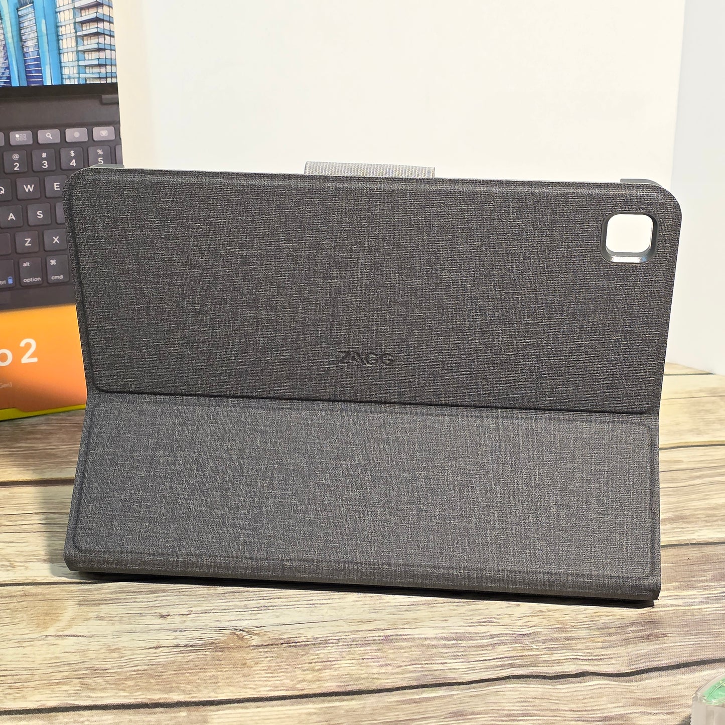 NIOB New ZAGG Messeger Folio 2 for iPad and iPad Air with Keyboard and Bluetooth