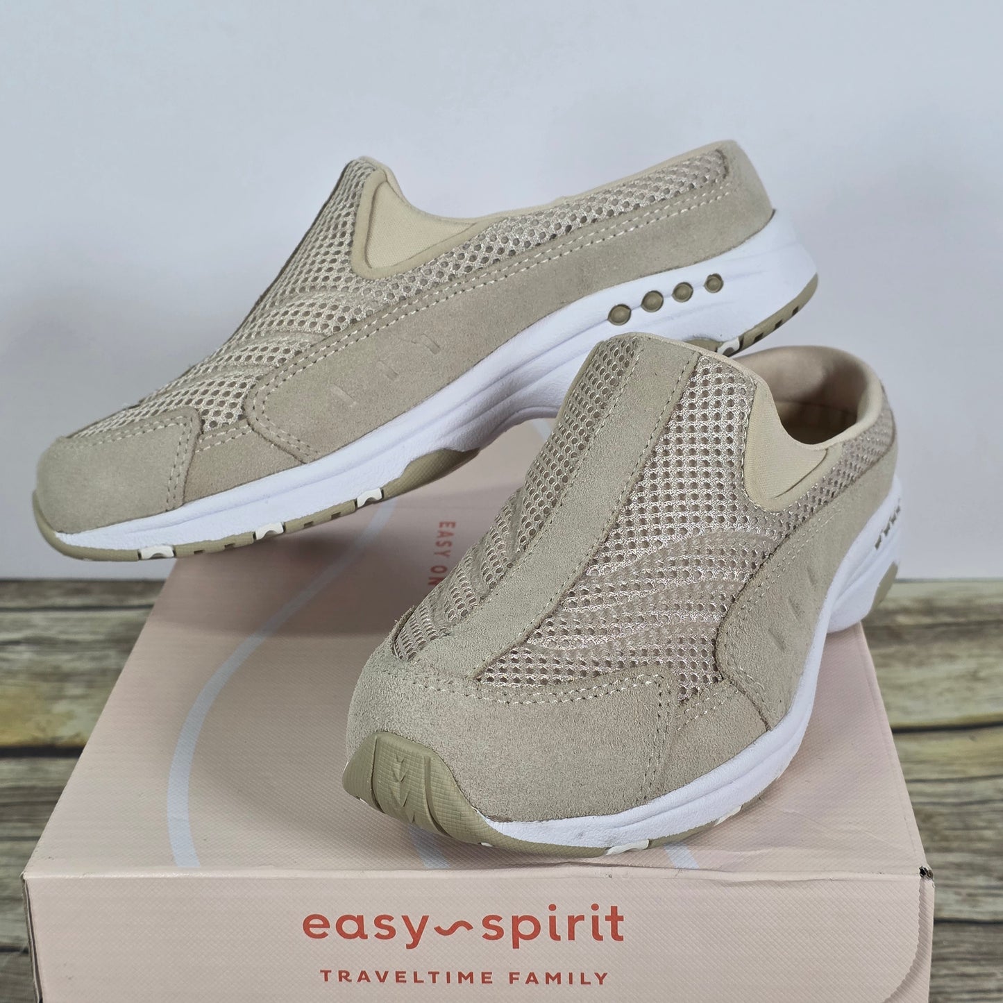 NIB New Women's Easy Spirit Travel Time Slides Light Natural w White 6.5M