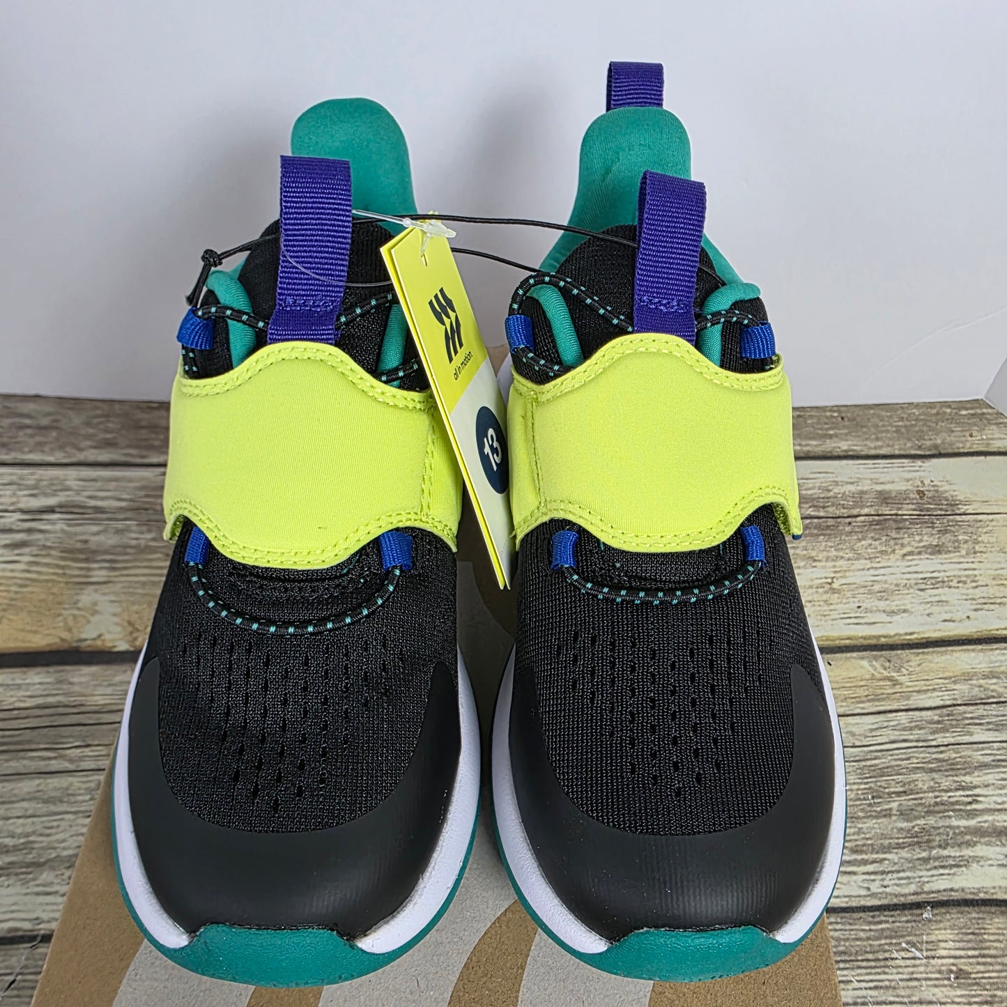 NWT Boy's All In Motion Fallon Snakers Black/Green Size 13