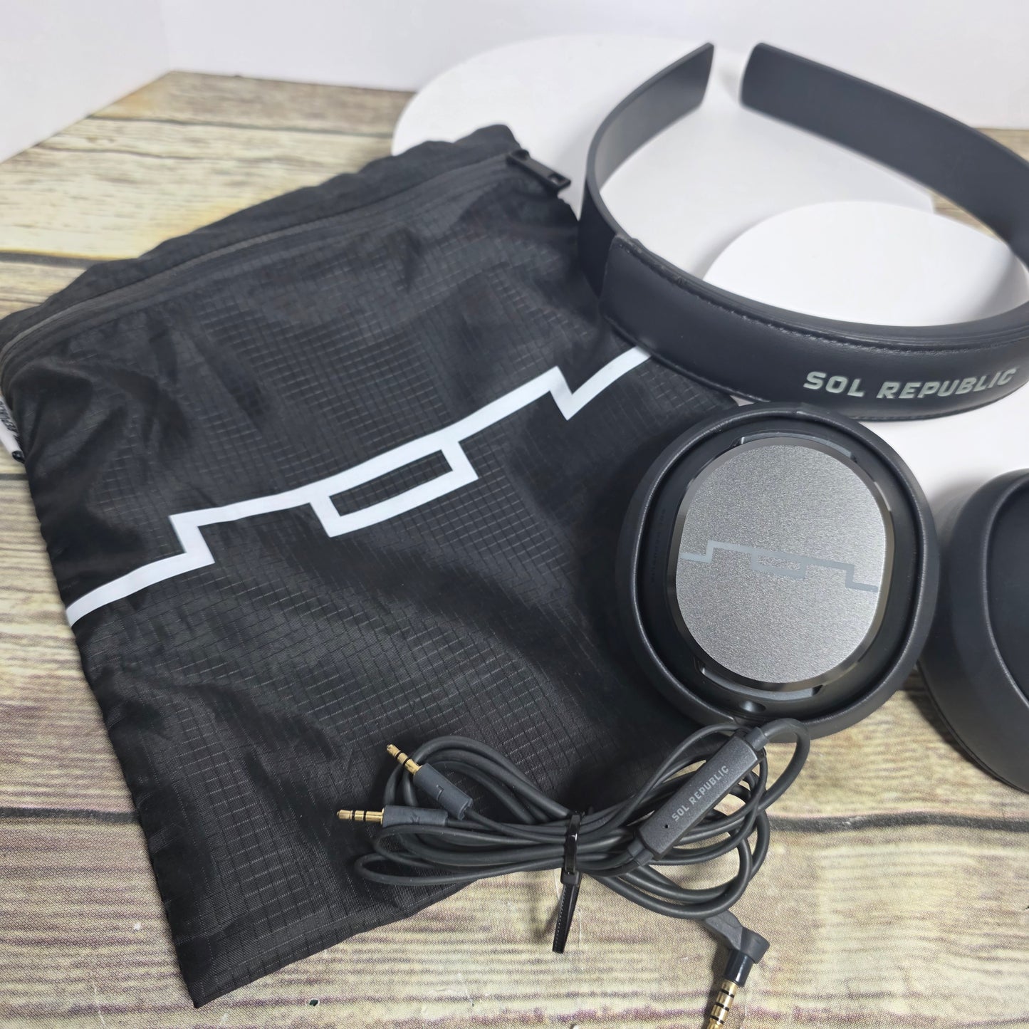 SOL REPUBLIC Wired Headphones 6319 TESTED Works