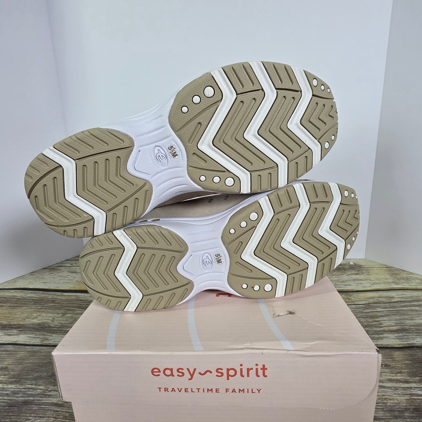NIB New Women's Easy Spirit Travel Time Slides Light Natural w White 6.5M