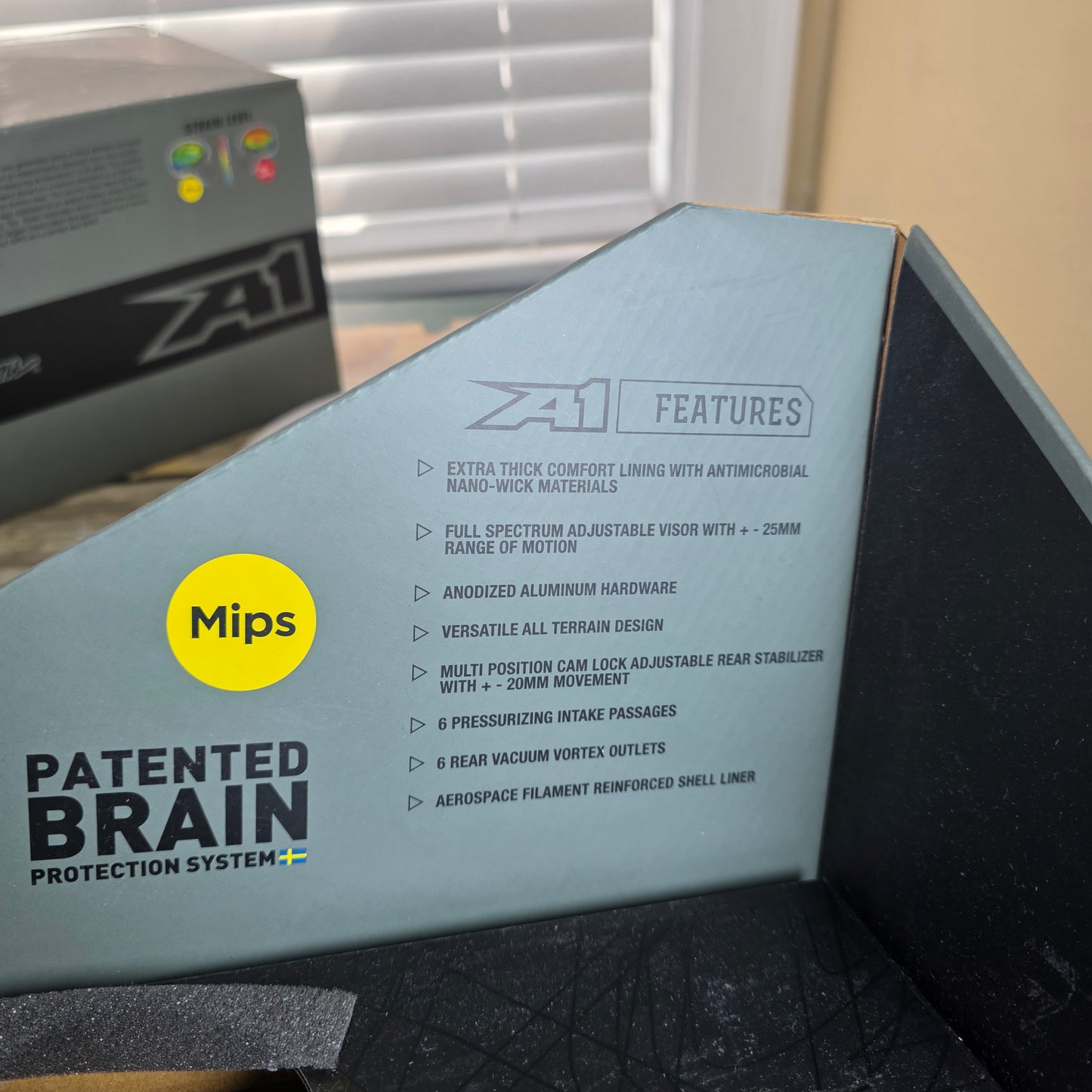 NIOB New Troy Lee Designs A1 Mips Classic Gray Yellow Small