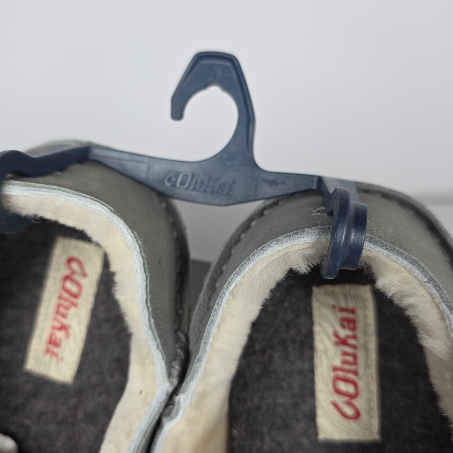 NWT New Men's Olukai Moloa Slippers Sharkskin Gray US Size 12M 10252-GWGW