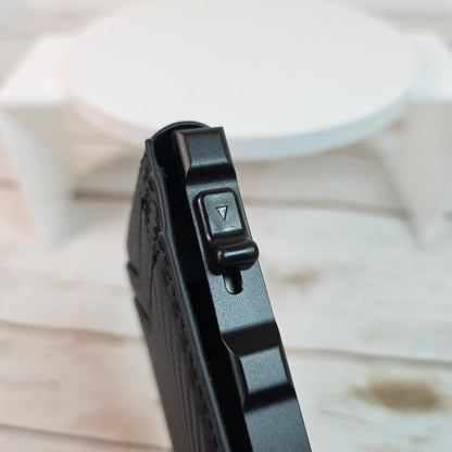 New Minimalist Airtag Wallet Carbon Fiber