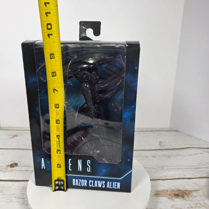 NIB New NECA ALIENS Razor Claws Alien Reel Toys Sealed 77N012921