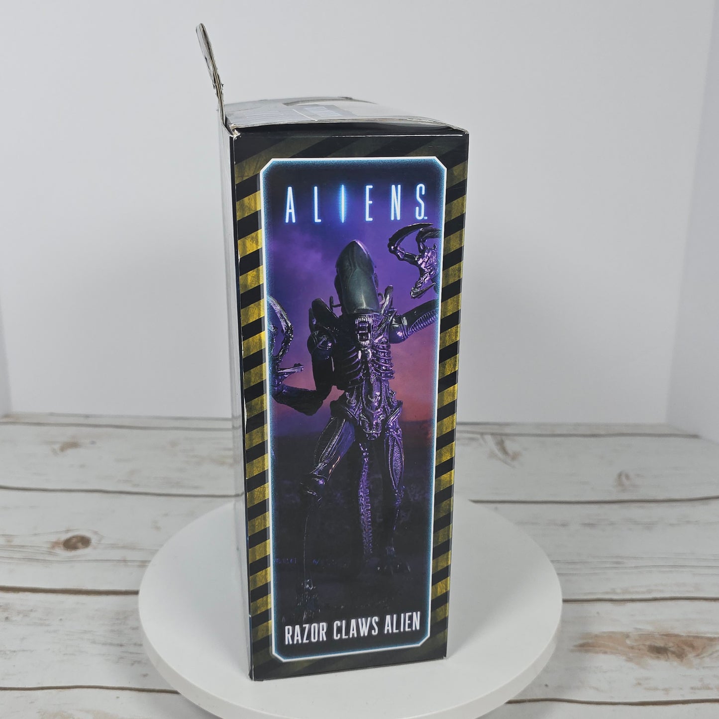 NIB New NECA ALIENS Razor Claws Alien Reel Toys Sealed 77N012921