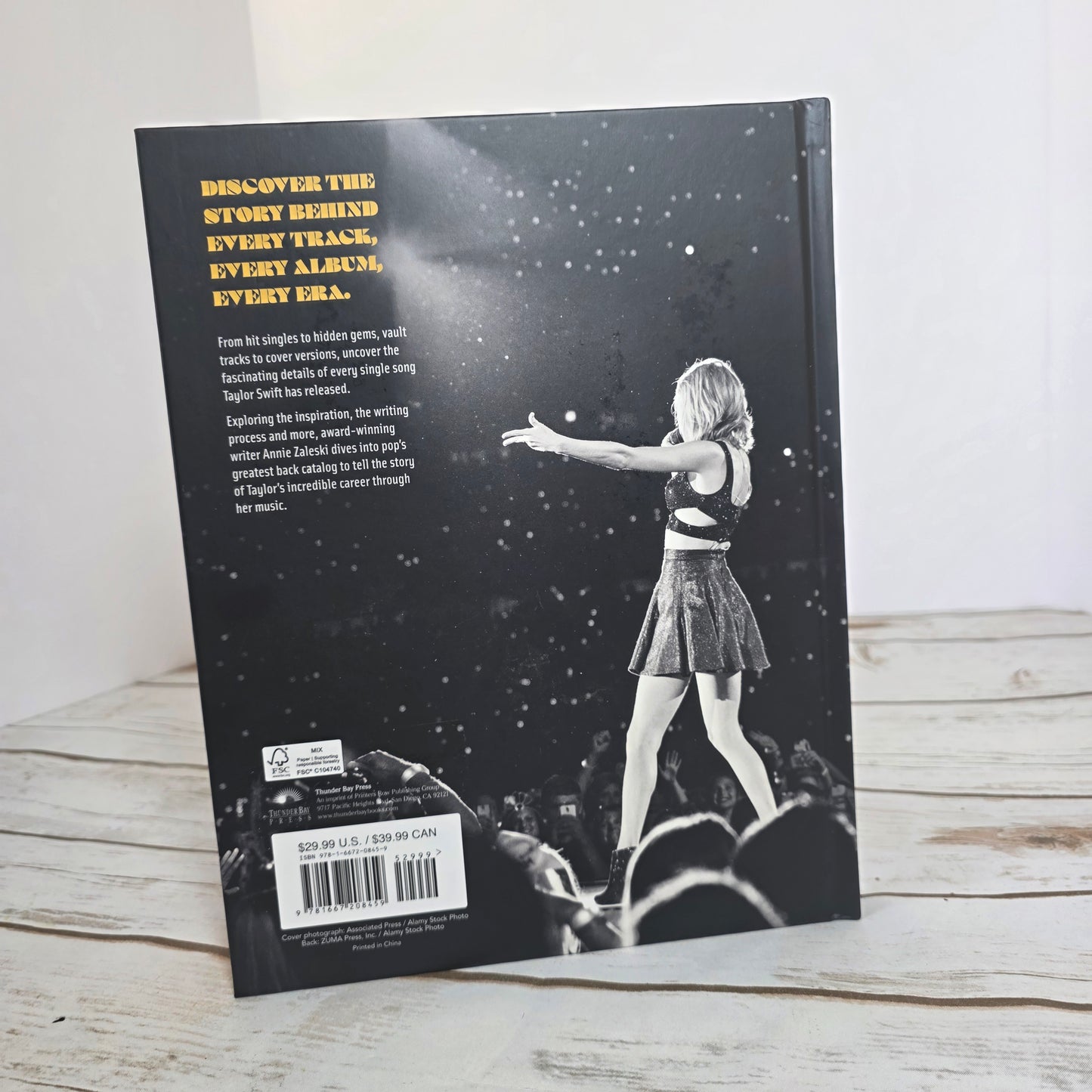 New TAYLOR SWIFT The Stories Behind the Songs By Anne Zaleski