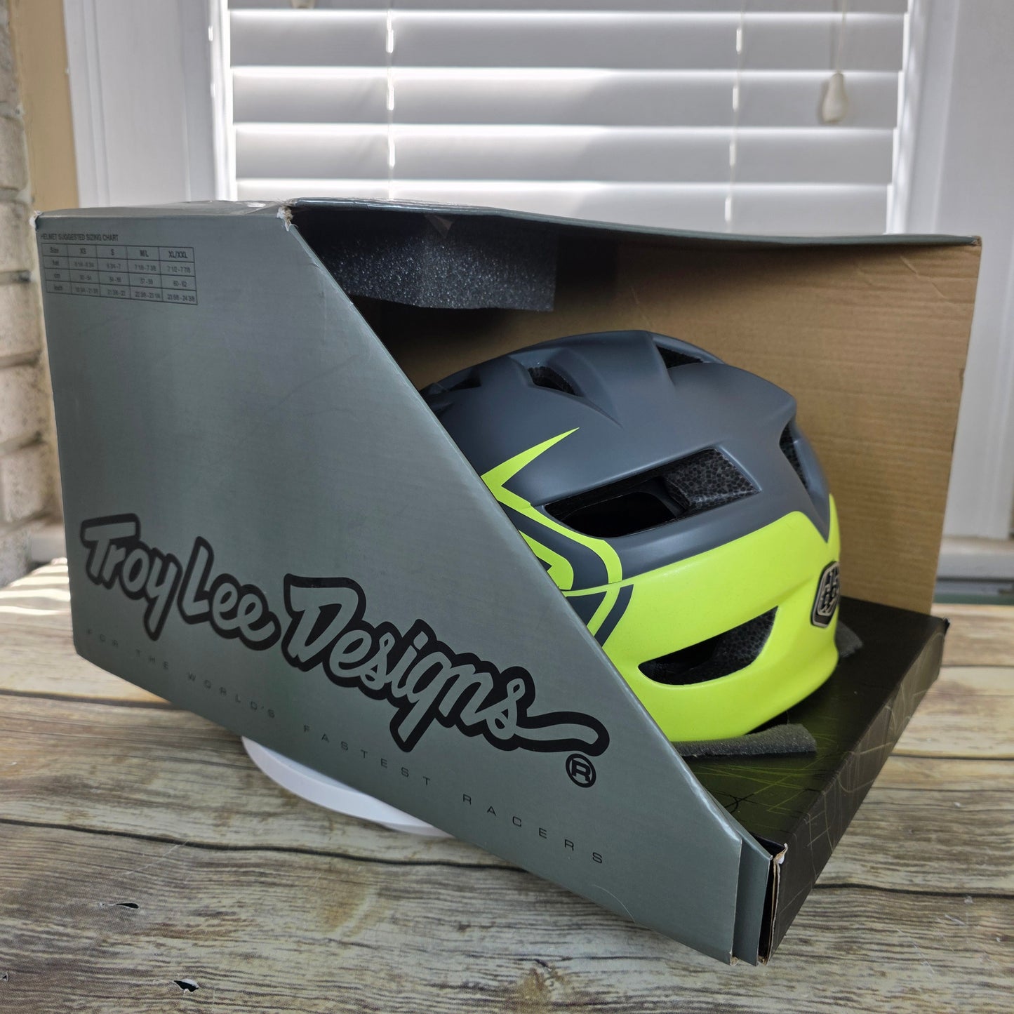 NIOB New Troy Lee Designs A1 Mips Classic Gray Yellow Small