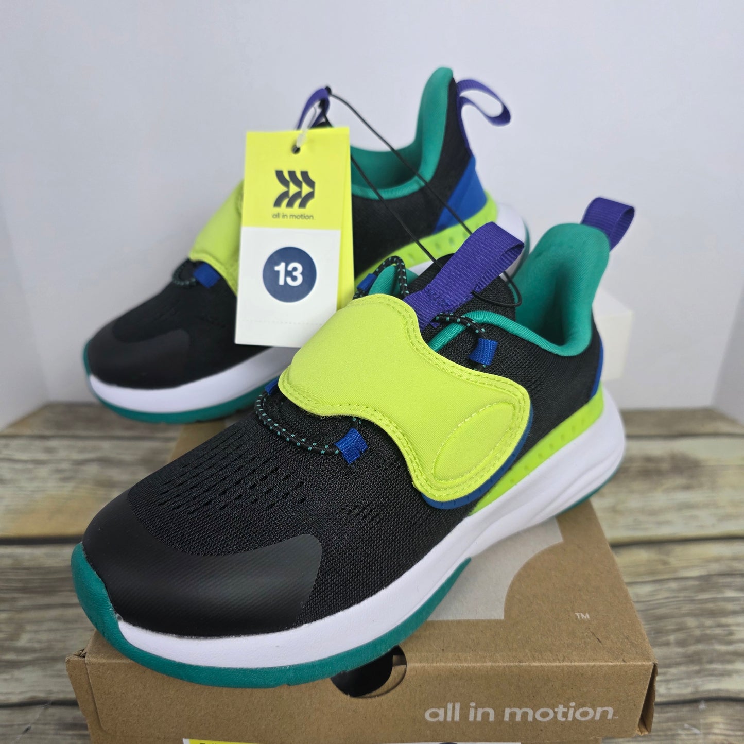 NWT Boy's All In Motion Fallon Snakers Black/Green Size 13