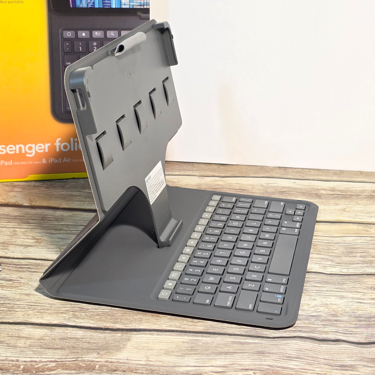 NIOB New ZAGG Messeger Folio 2 for iPad and iPad Air with Keyboard and Bluetooth