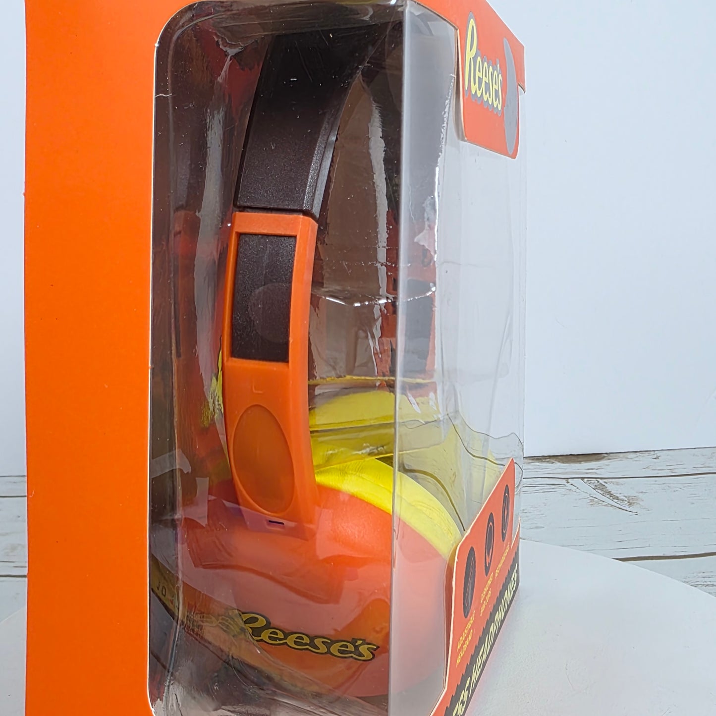 New Reese's Wireless Headphones Bluetooth Orange TR-BTHP-RS6