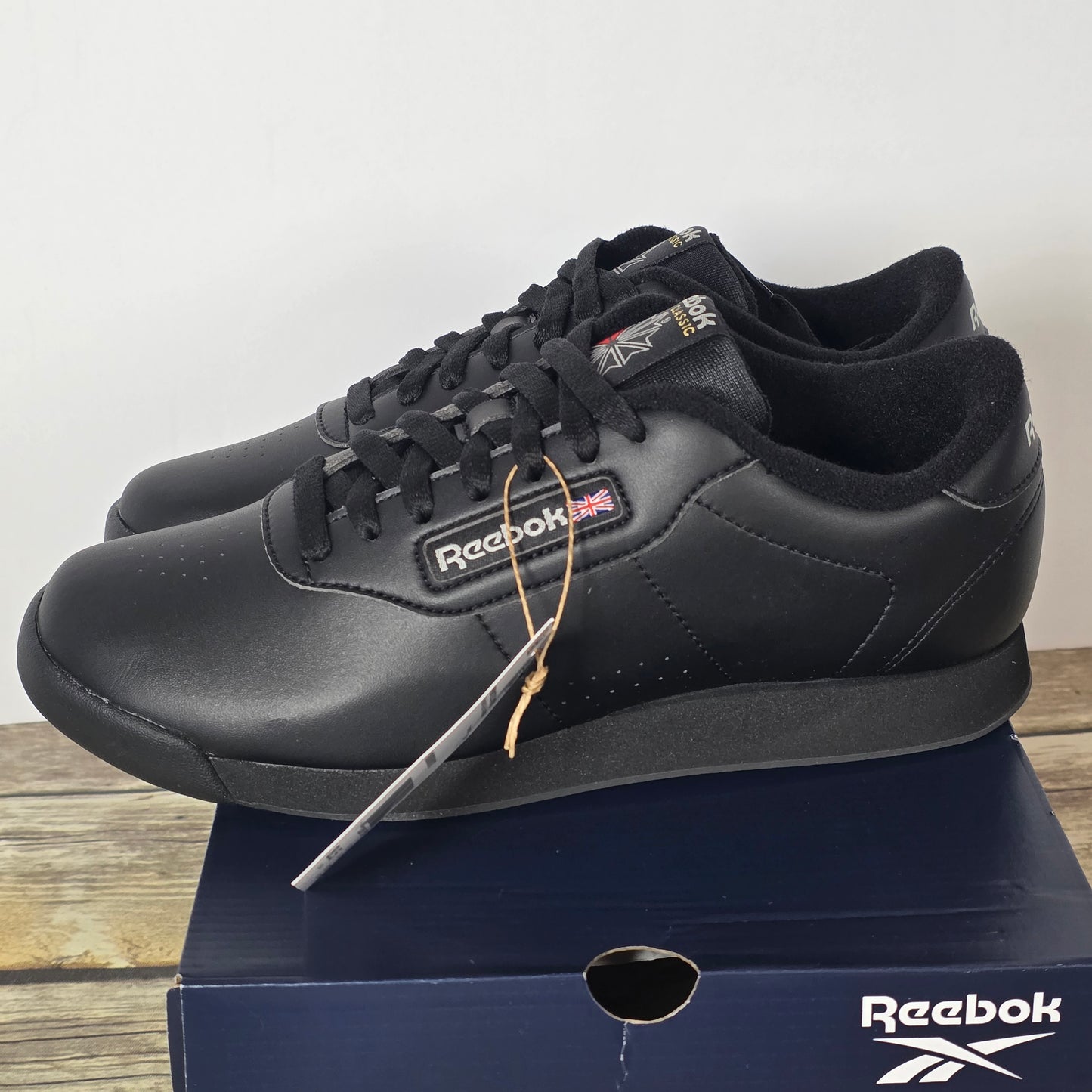NIB Reebok Classic Women's Princess 8.5 Wide Black