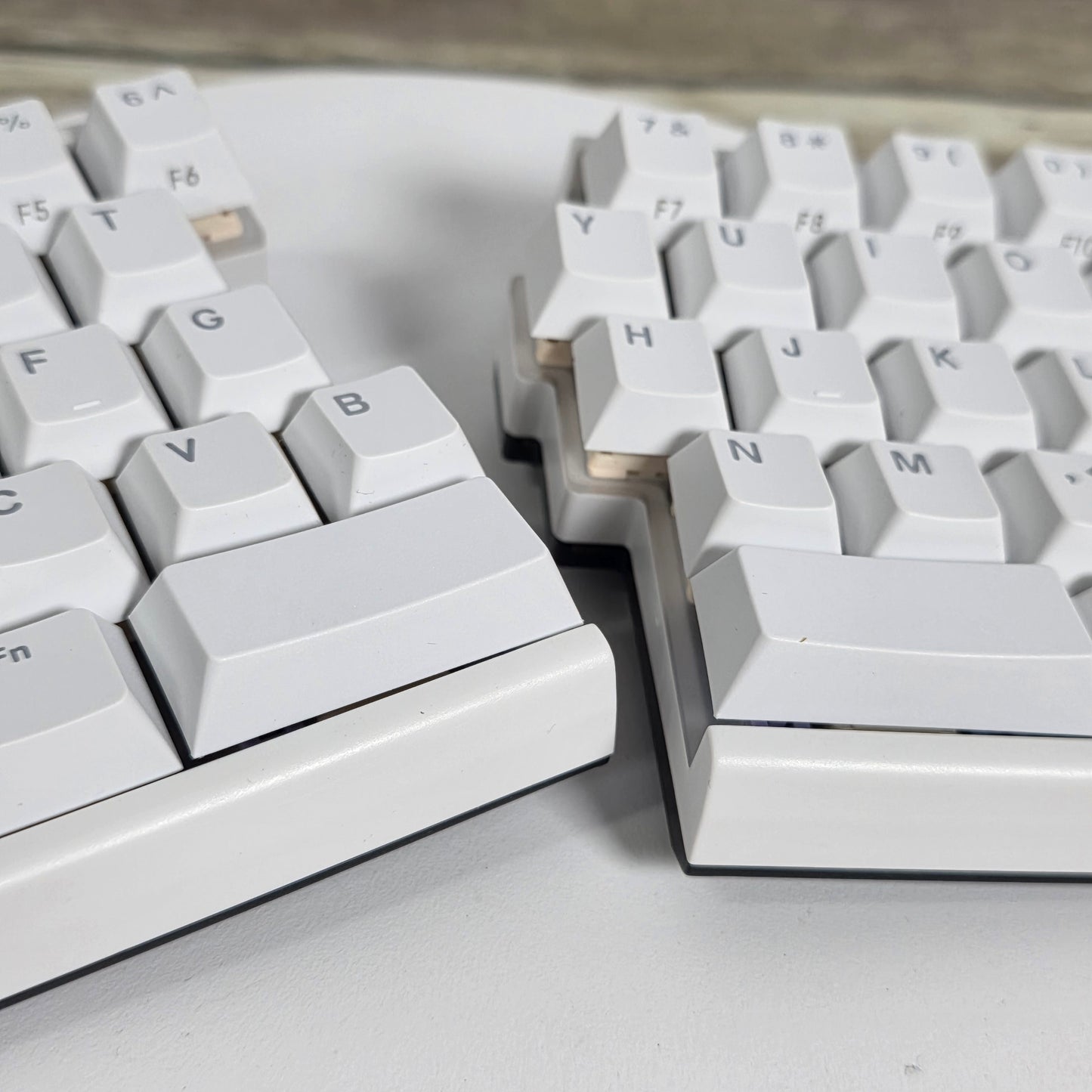 NIB New NocFree Lite Split Wireless Mechanical Bluetooth Keyboard White ASNI