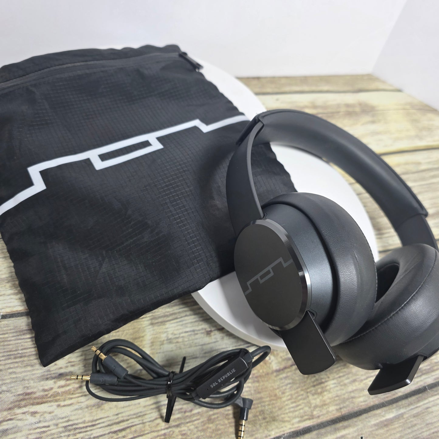 SOL REPUBLIC Wired Headphones 6319 TESTED Works