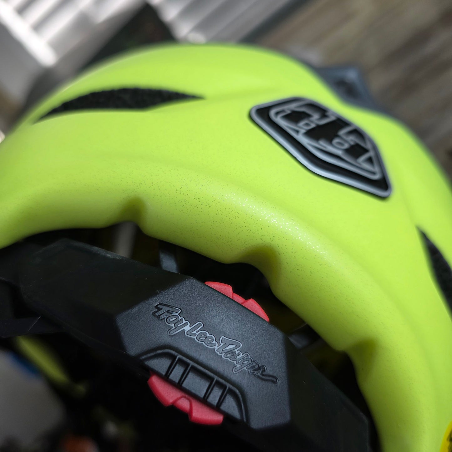 NIOB New Troy Lee Designs A1 Mips Classic Gray Yellow Small