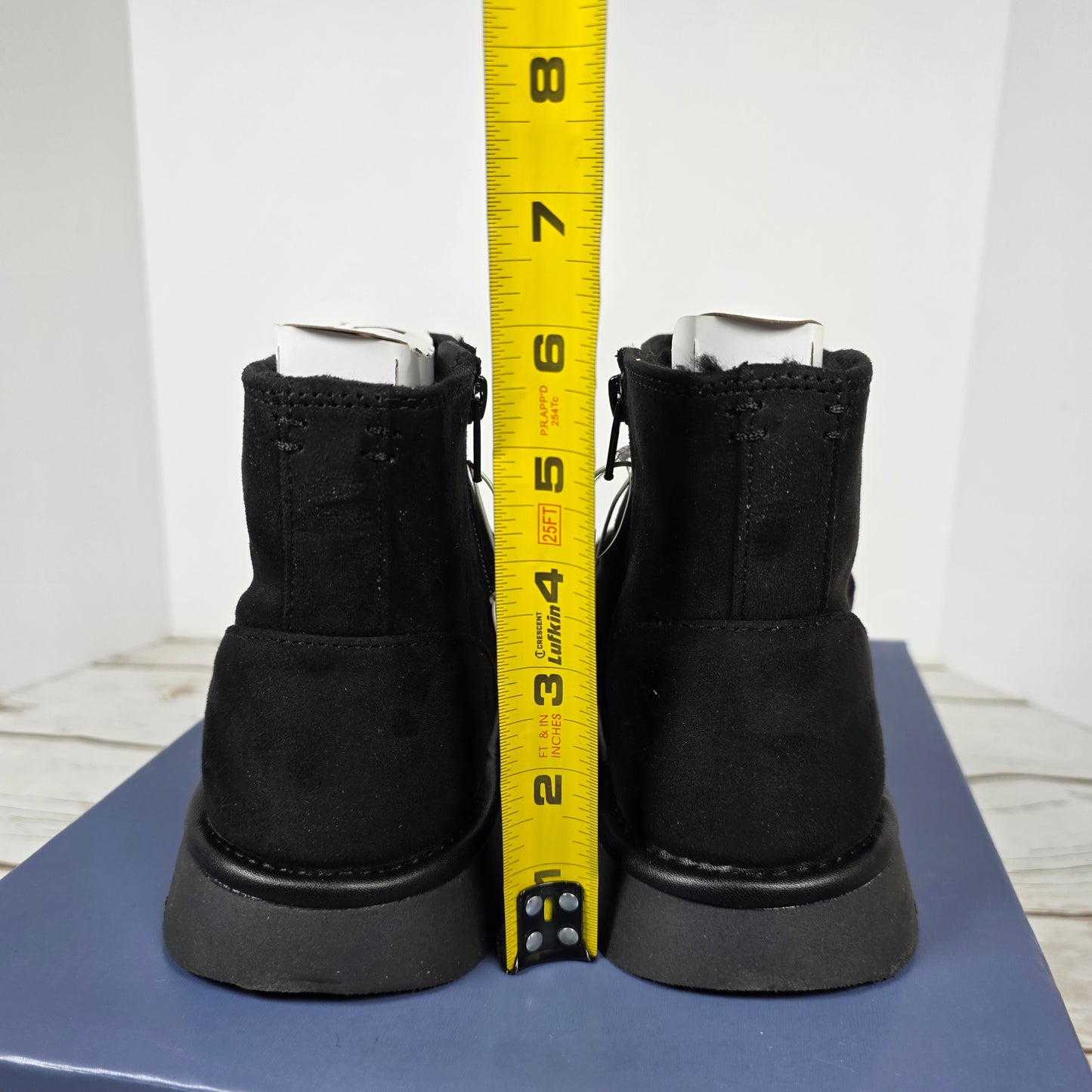 NIB New Womens May Boots Black Ankle 7M Winter Universal Threads