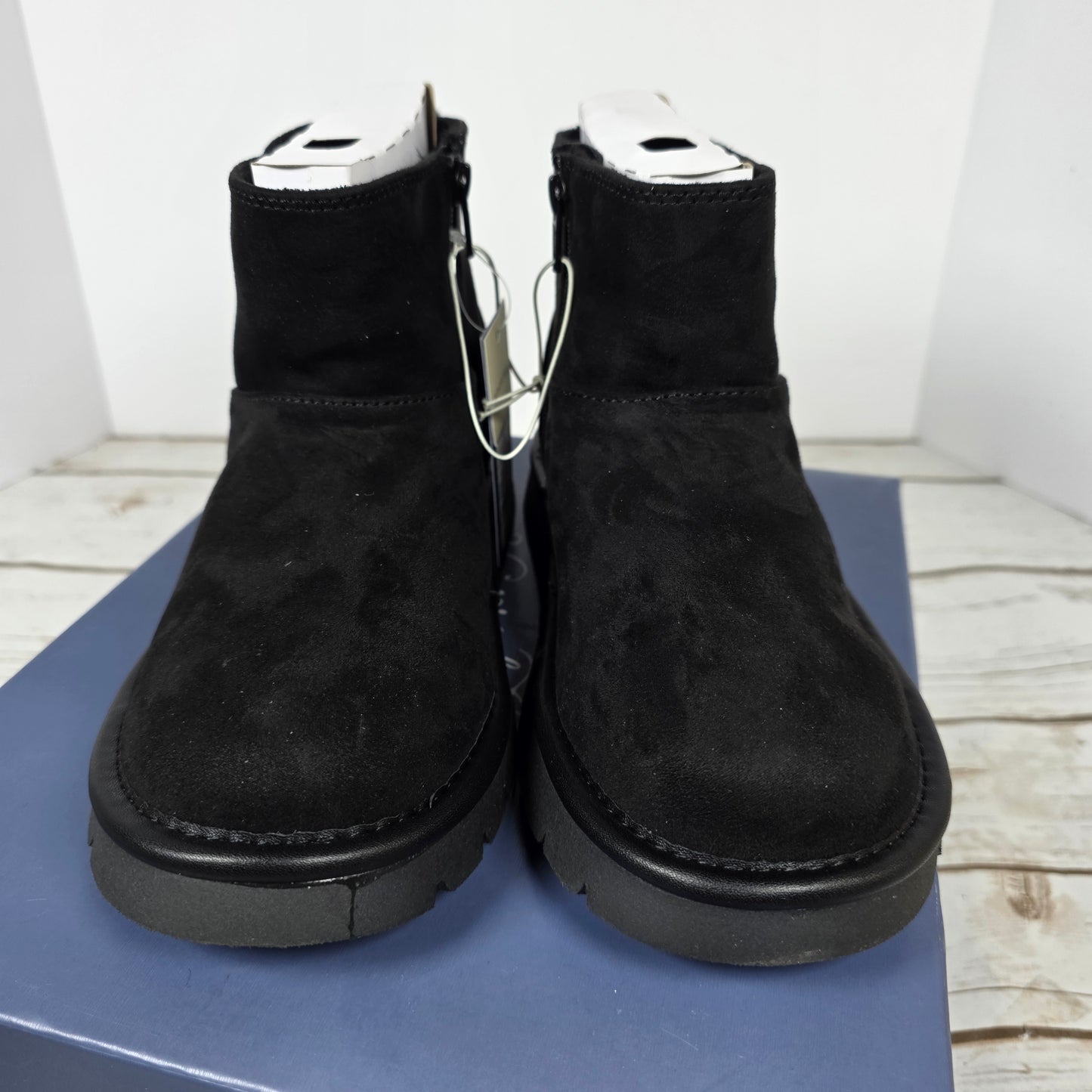 NIB New Womens May Boots Black Ankle 7M Winter Universal Threads